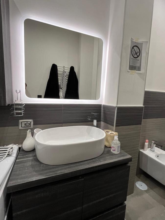 Holiday Home Un Posto Solare Napoli Bagian luar foto