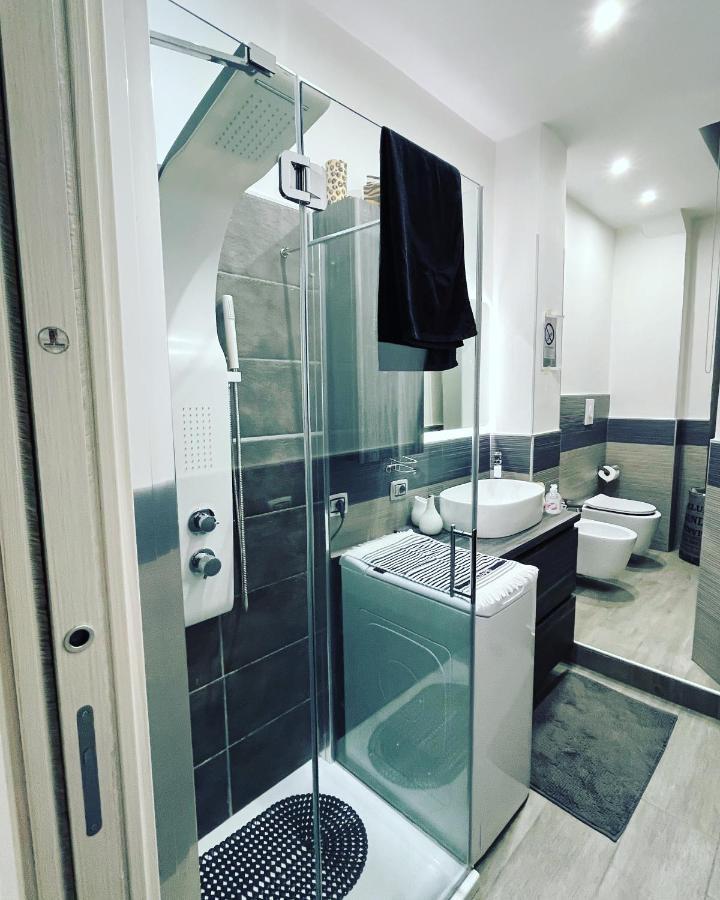 Holiday Home Un Posto Solare Napoli Bagian luar foto
