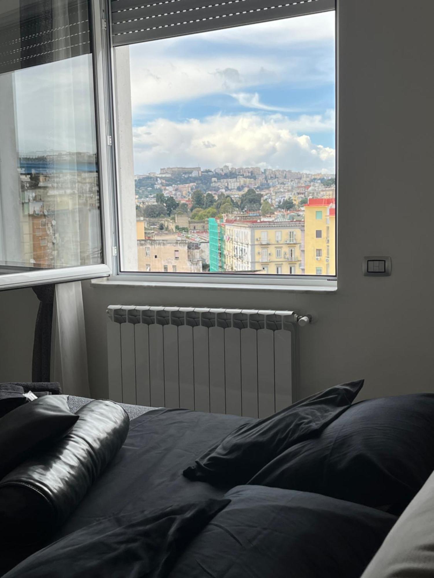 Holiday Home Un Posto Solare Napoli Bagian luar foto