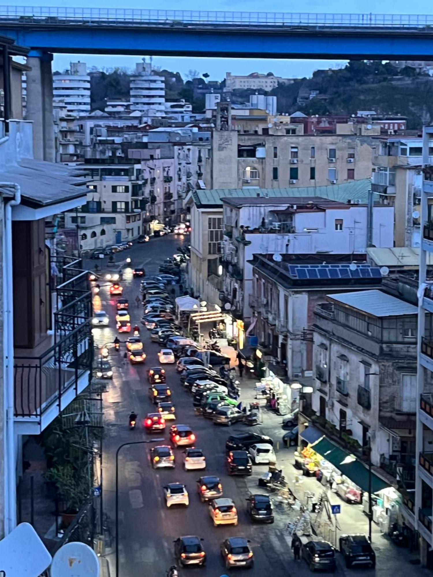 Holiday Home Un Posto Solare Napoli Bagian luar foto