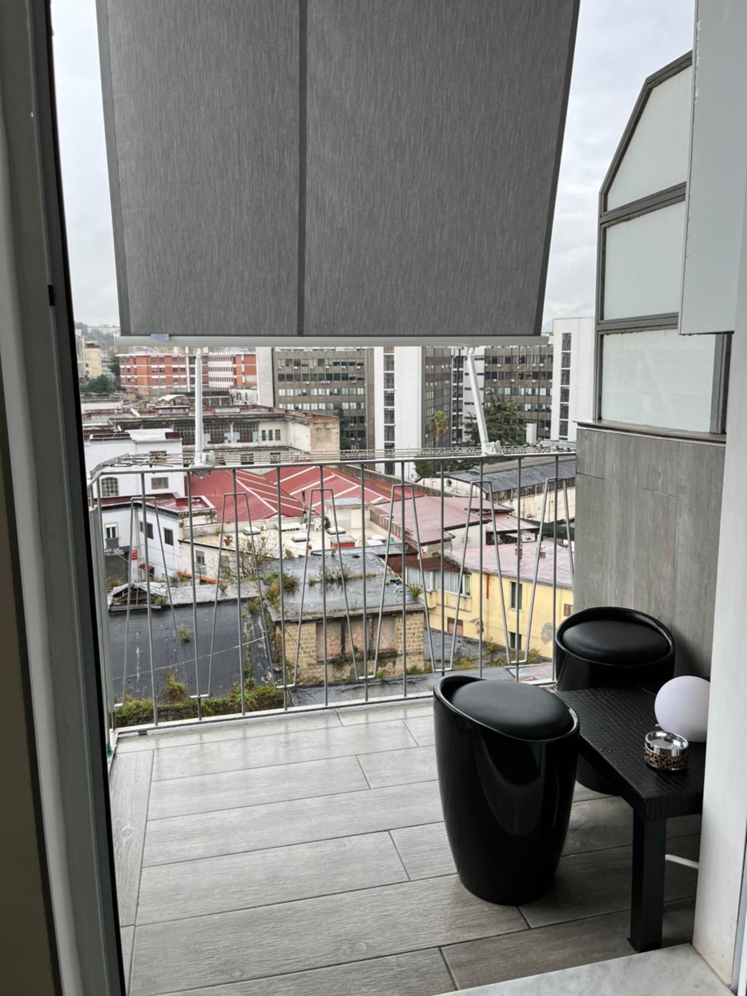 Holiday Home Un Posto Solare Napoli Bagian luar foto