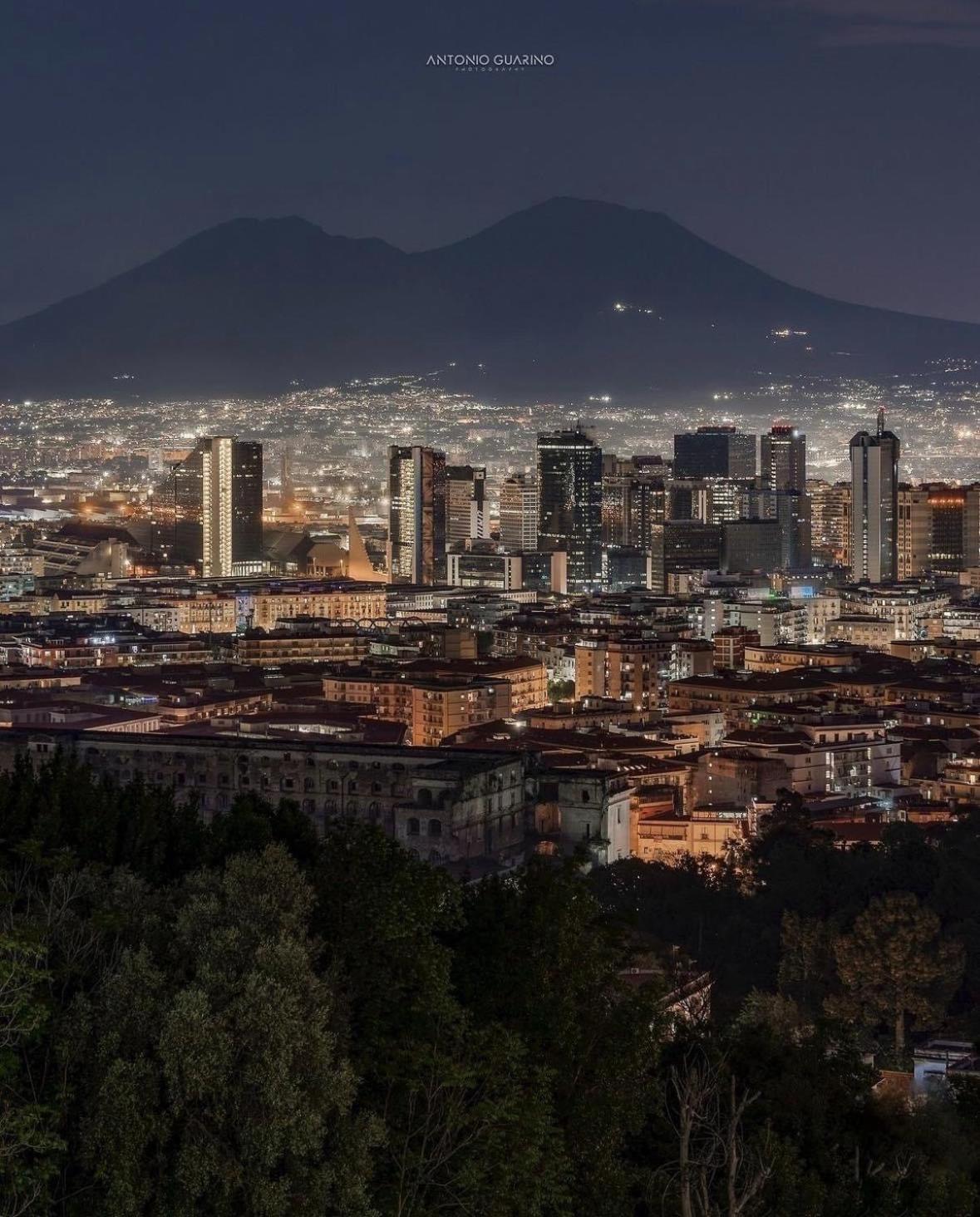 Holiday Home Un Posto Solare Napoli Bagian luar foto