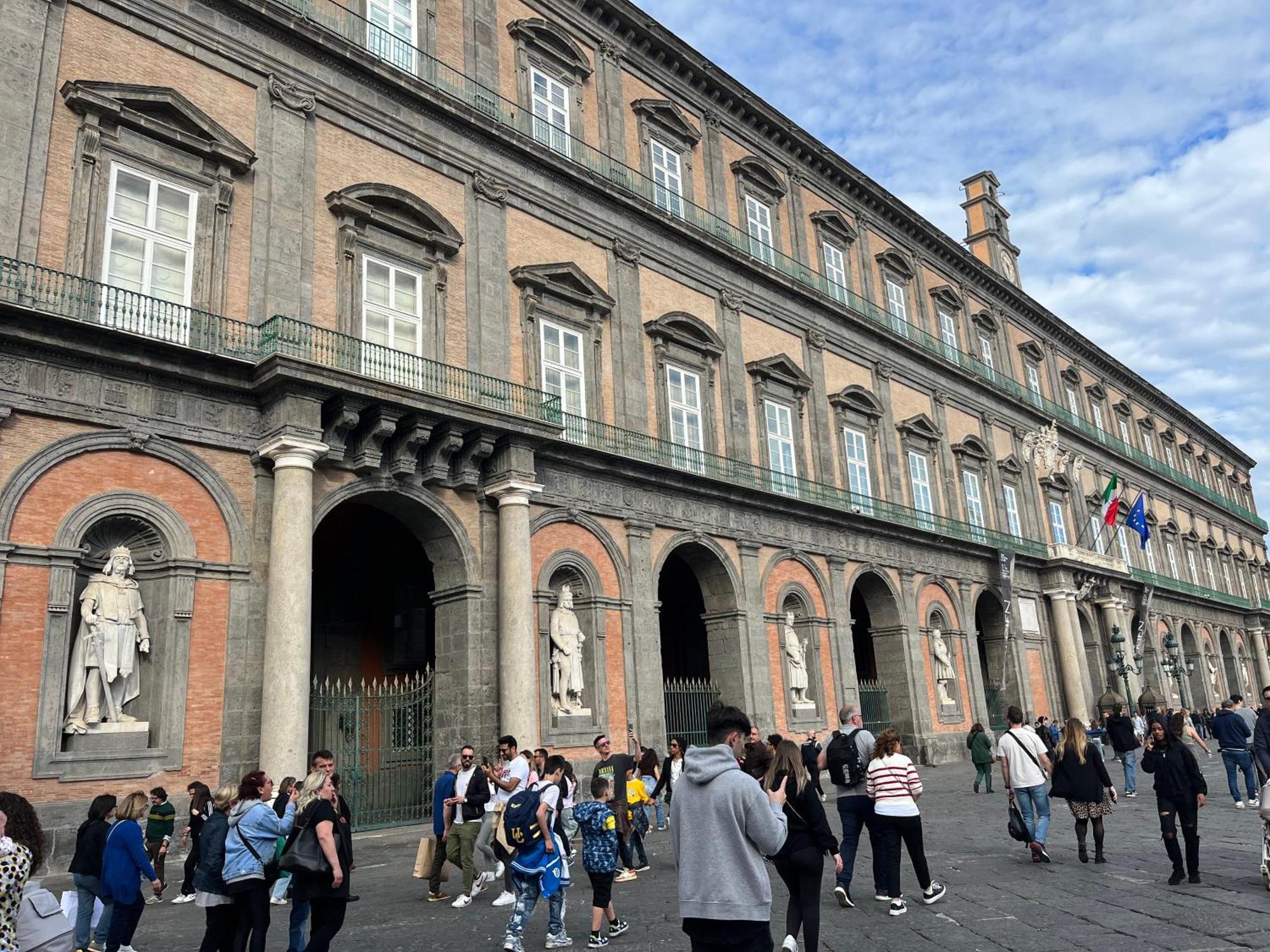 Holiday Home Un Posto Solare Napoli Bagian luar foto