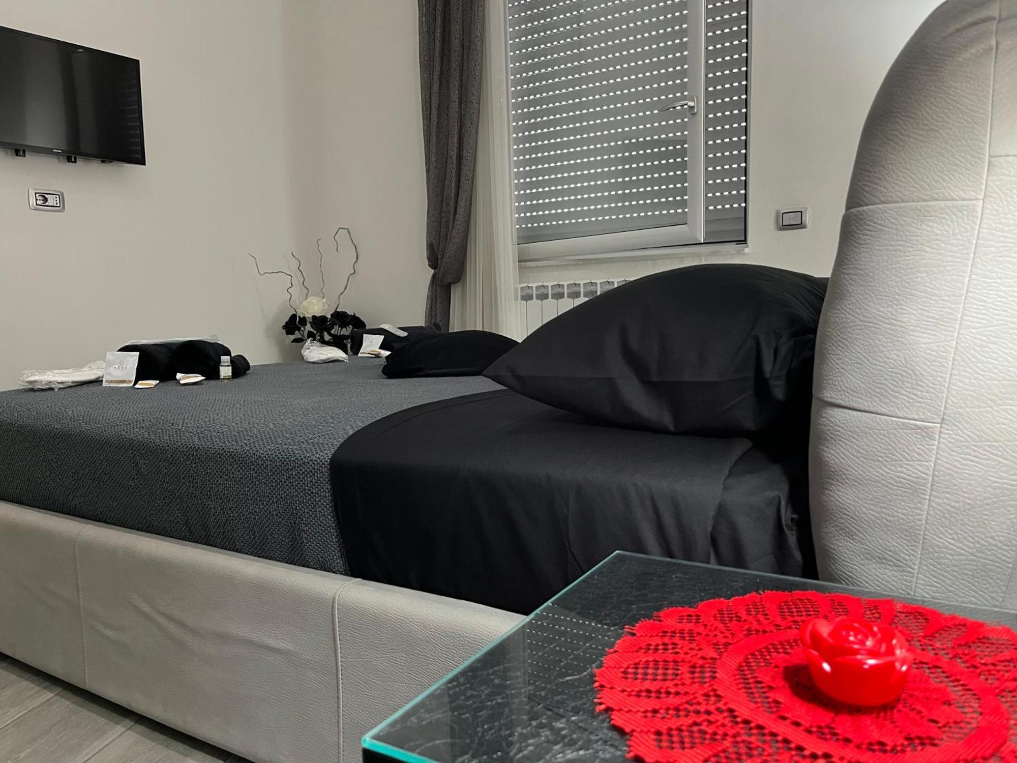 Holiday Home Un Posto Solare Napoli Bagian luar foto