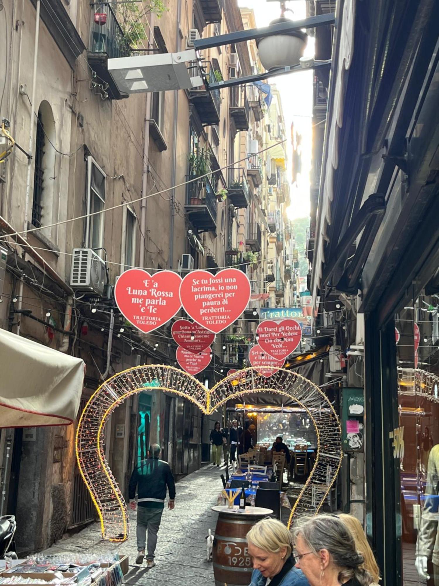 Holiday Home Un Posto Solare Napoli Bagian luar foto