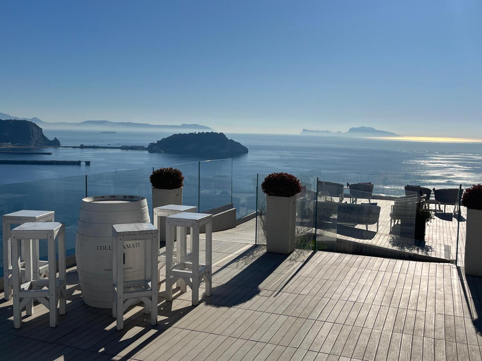 Holiday Home Un Posto Solare Napoli Bagian luar foto