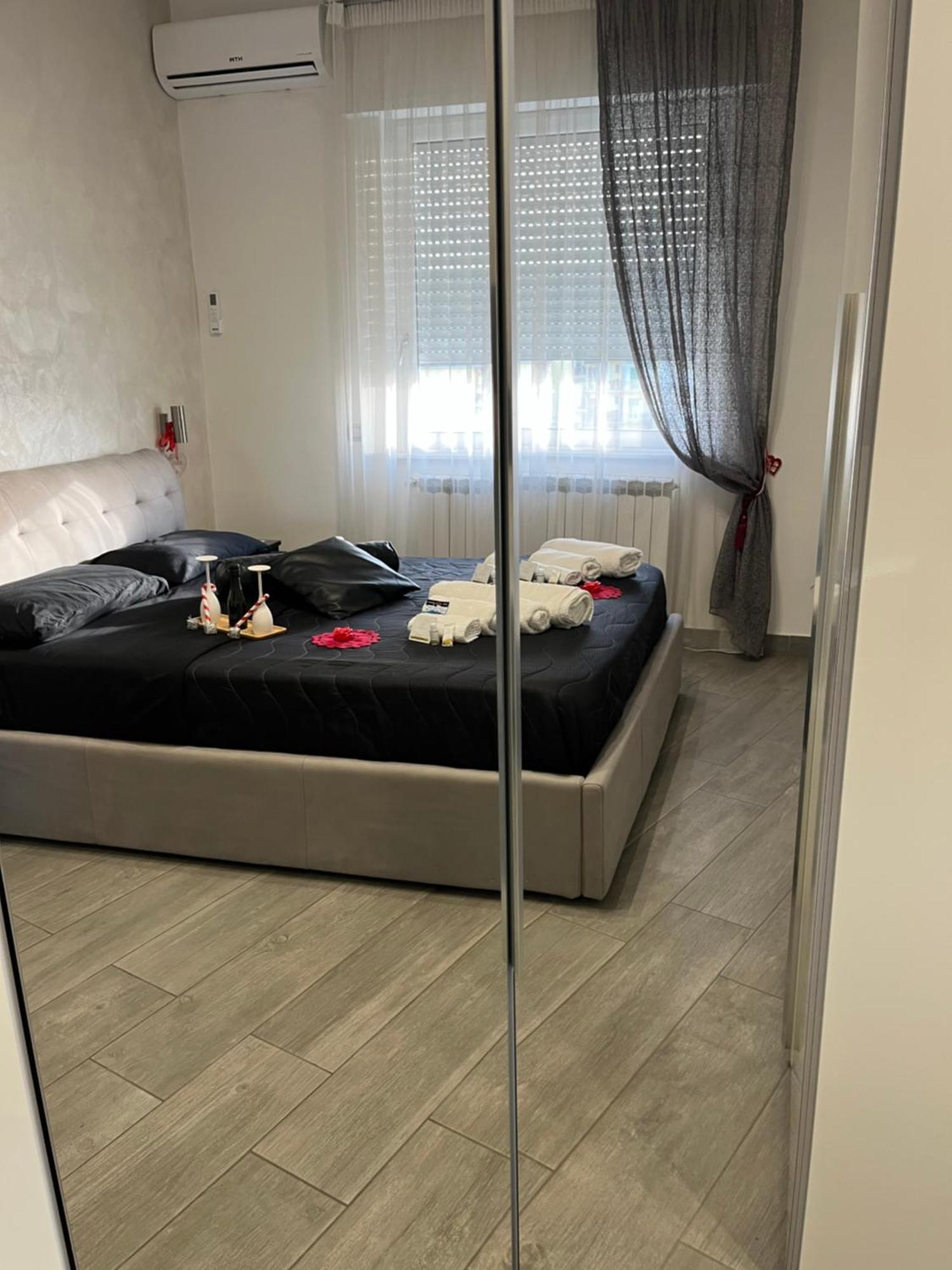 Holiday Home Un Posto Solare Napoli Bagian luar foto