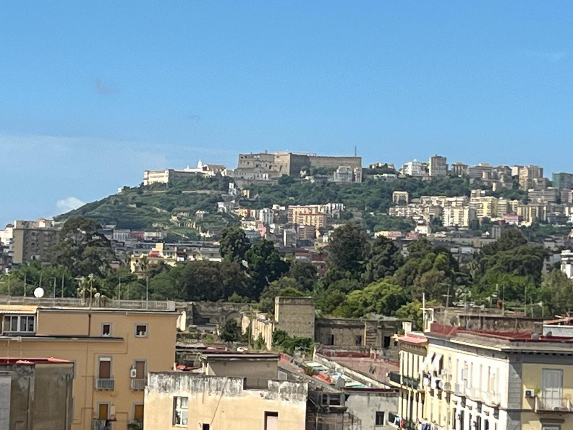 Holiday Home Un Posto Solare Napoli Bagian luar foto