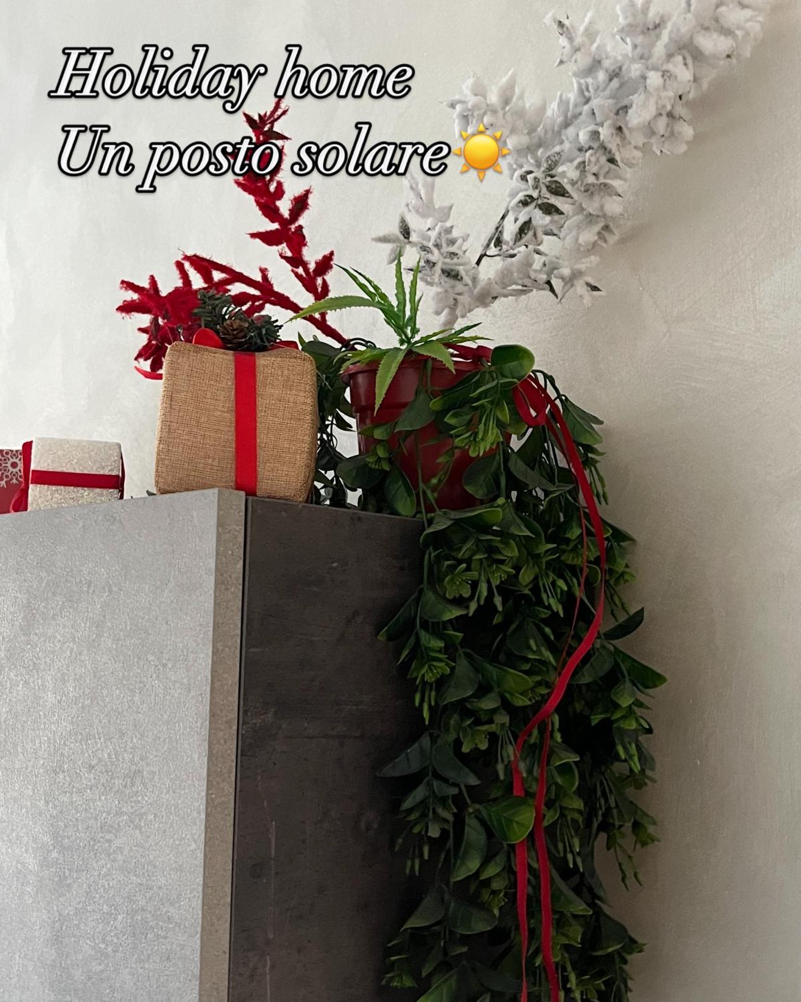 Holiday Home Un Posto Solare Napoli Bagian luar foto