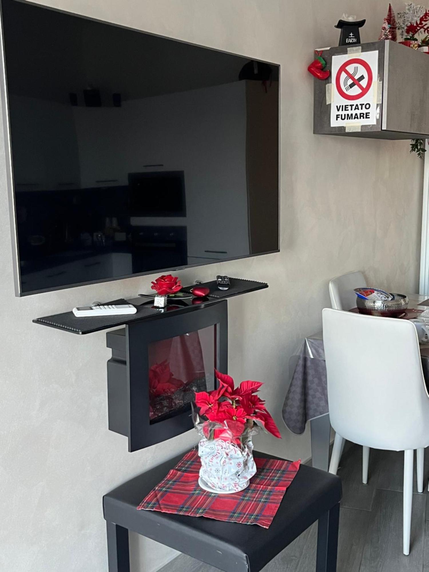 Holiday Home Un Posto Solare Napoli Bagian luar foto