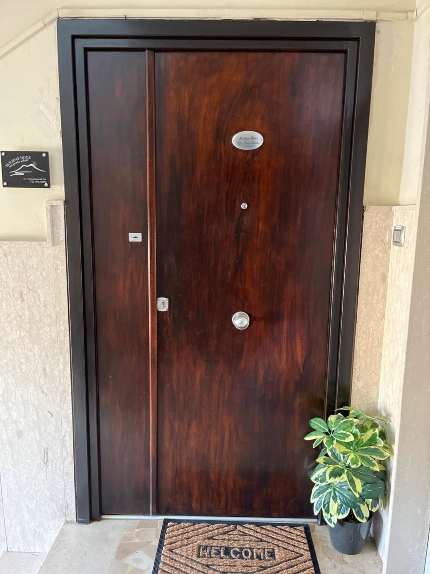Holiday Home Un Posto Solare Napoli Bagian luar foto